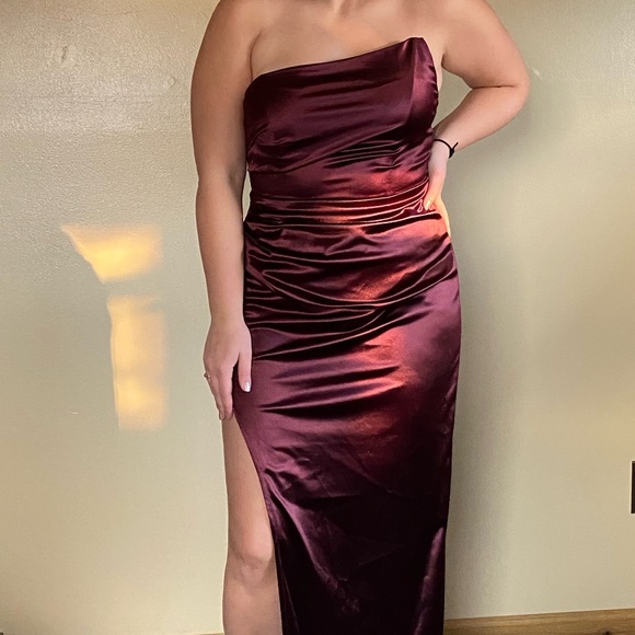 Strapless Maroon Red Windsor Gown NWT - Picture 3 of 8